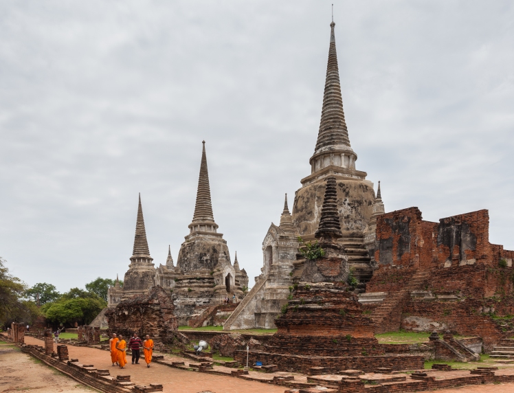 Templo_Phra_Si_Sanphet,_Ayutthaya,_Tailandia,_2013-08-23,_DD_16.jpg